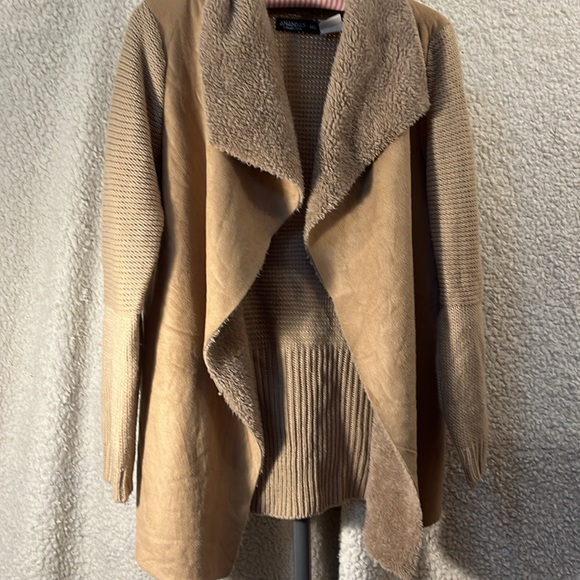 ANANDAS Collection Women’s Cardigan /Winter Sweater - Picture 2 of 7